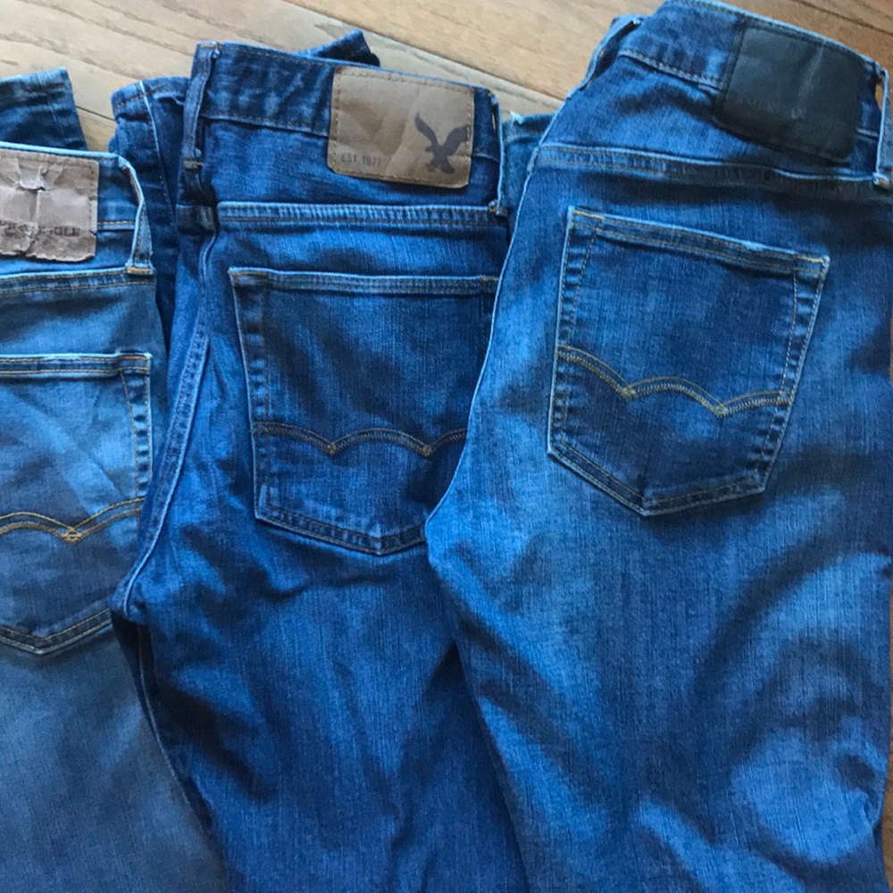 3 pairs American Eagle jeans